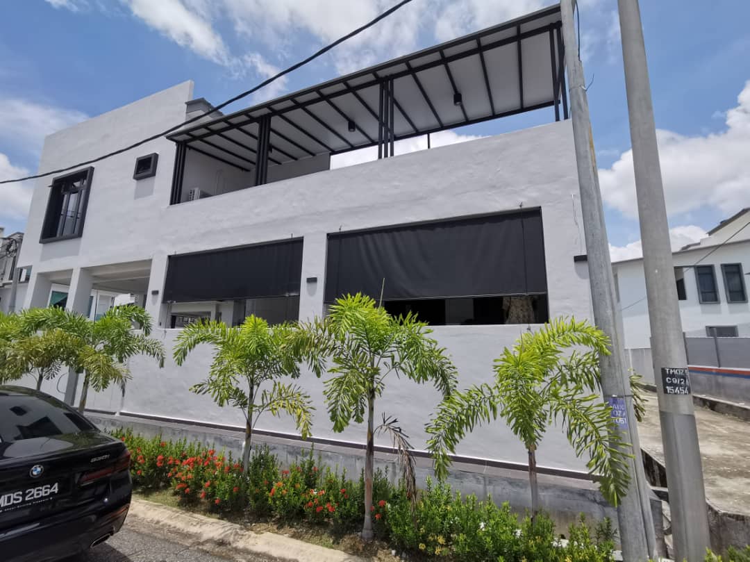 OUTDOOR ROLLER BLINDS